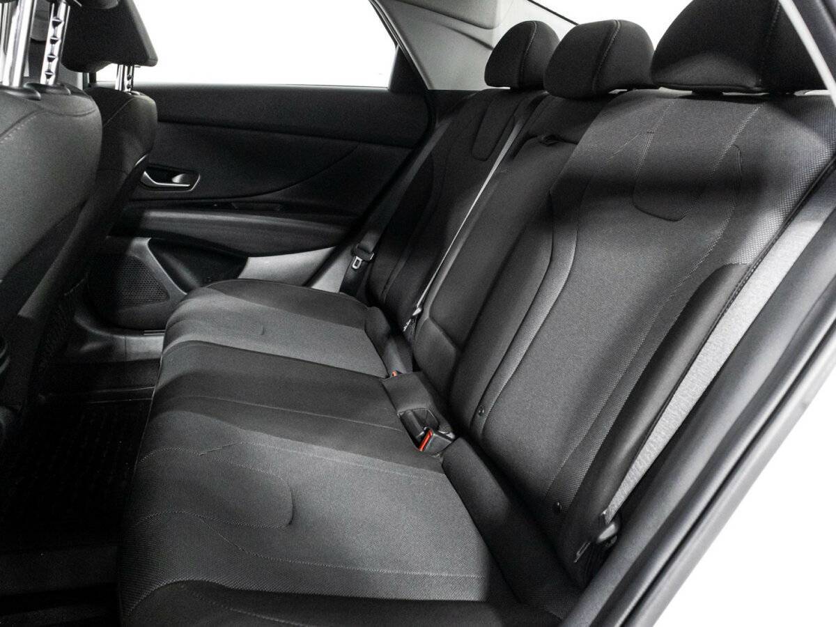 Hyundai Elantra с пробегом — 2021 год. Фото: #9