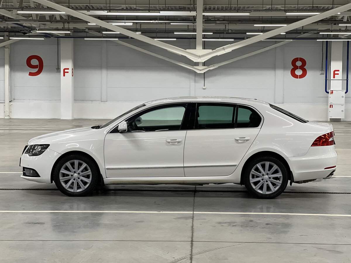 Skoda Superb с пробегом — 2014 год. Фото: #7