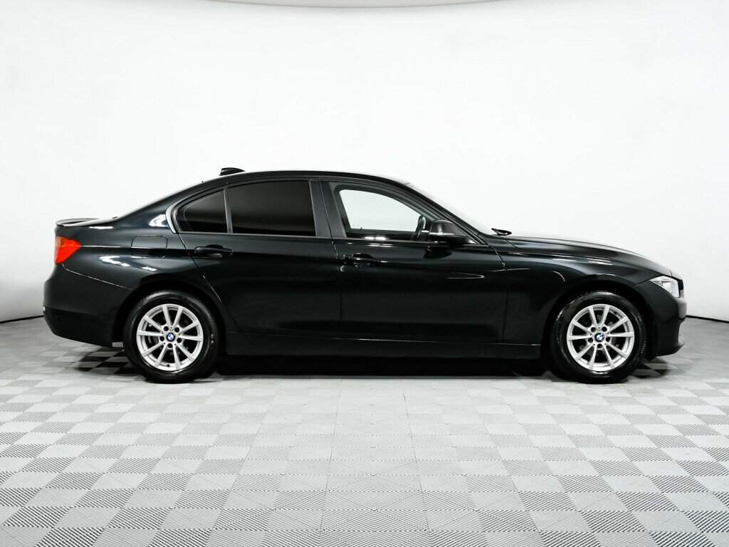 BMW 3 серии с пробегом — 2015 год. Фото: #2