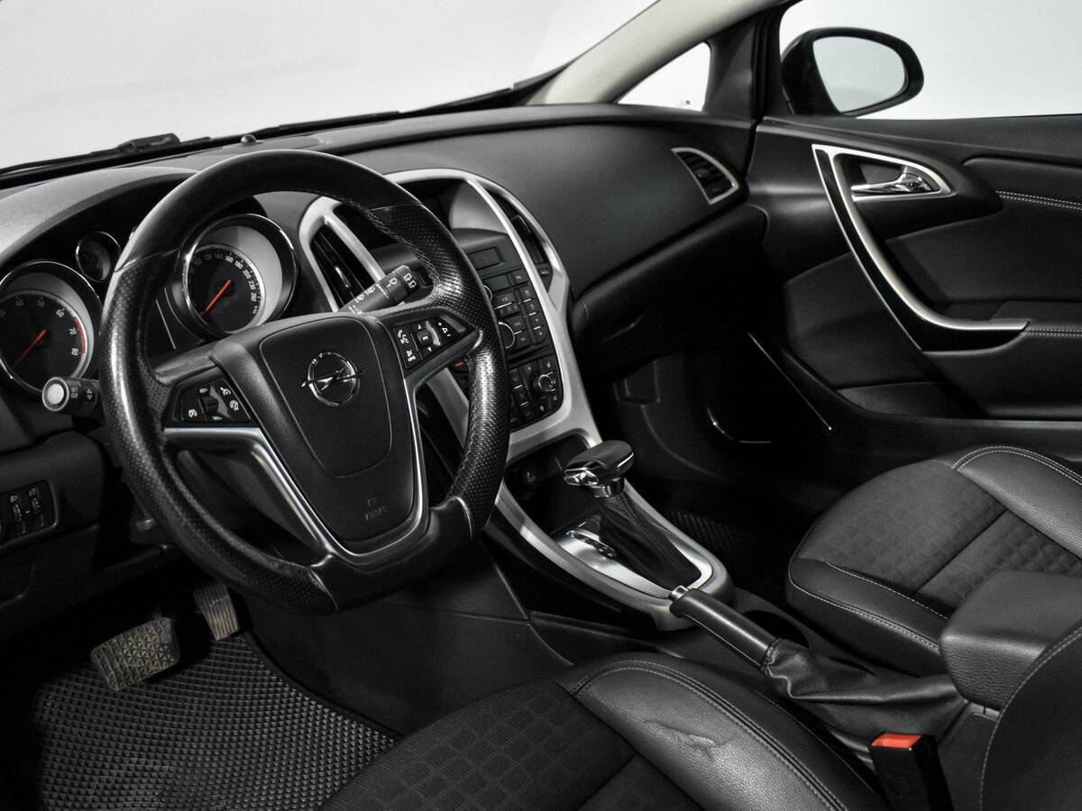 Opel Astra с пробегом — 2012 год. Фото: #8