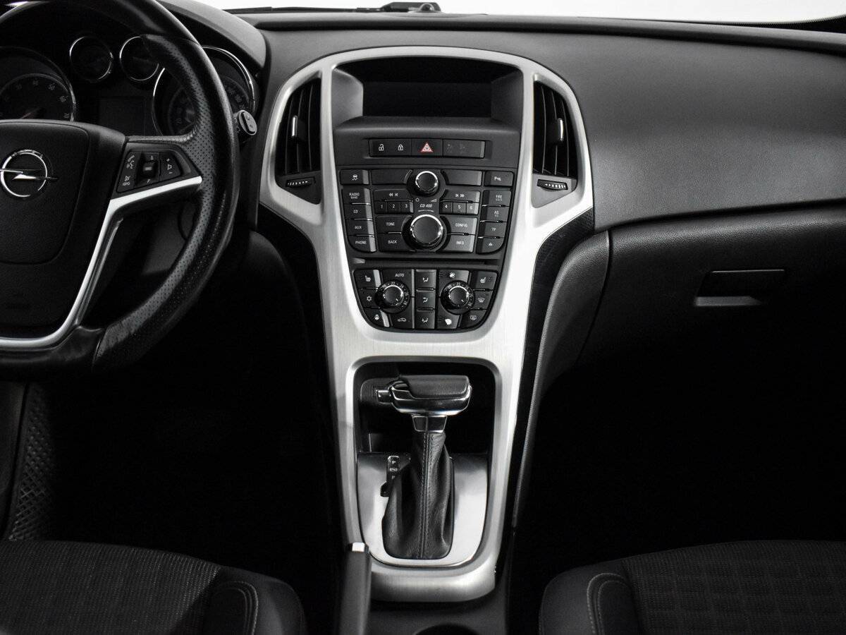 Opel Astra с пробегом — 2012 год. Фото: #11