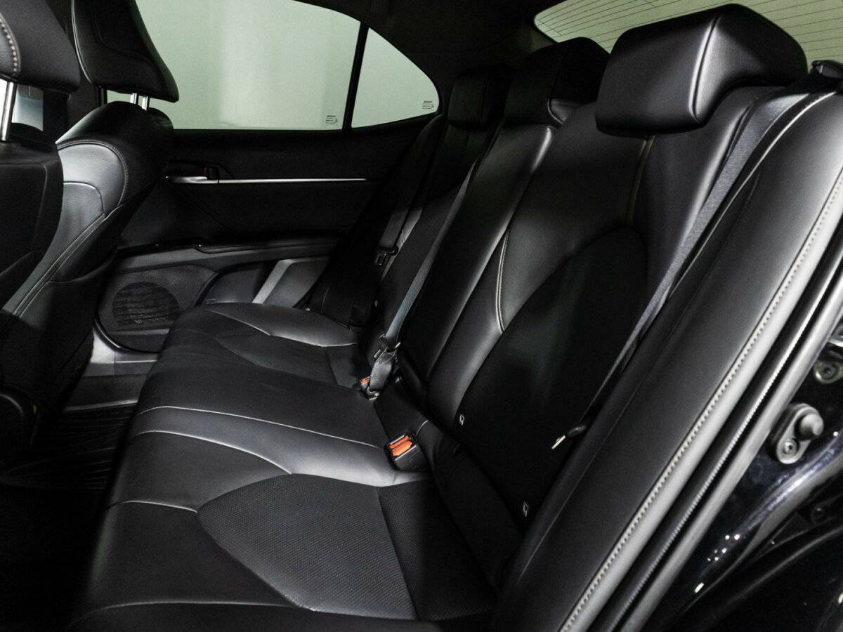 Toyota Camry с пробегом — 2018 год. Фото: #9