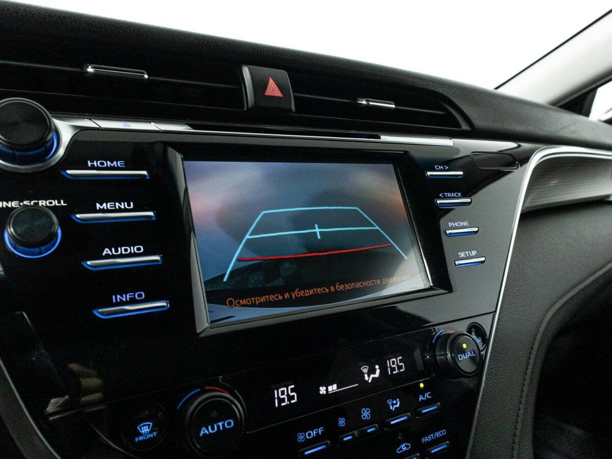 Toyota Camry с пробегом — 2018 год. Фото: #15