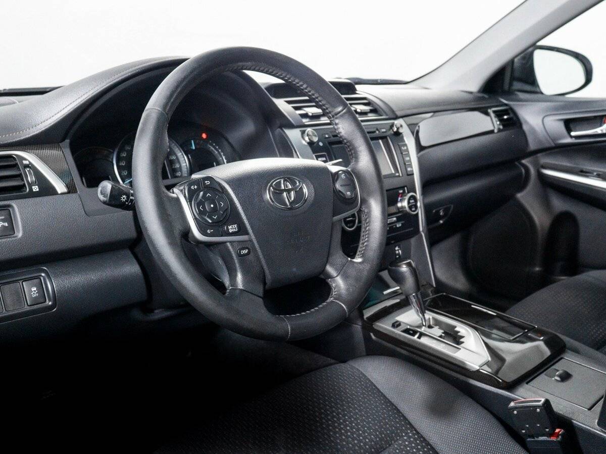 Toyota Camry с пробегом — 2013 год. Фото: #13
