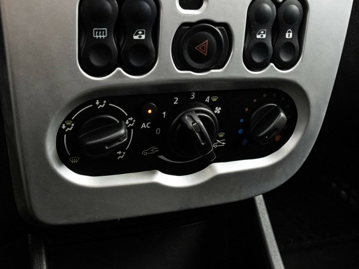 Lada (ВАЗ) Largus с пробегом — 2014 год. Фото: #8