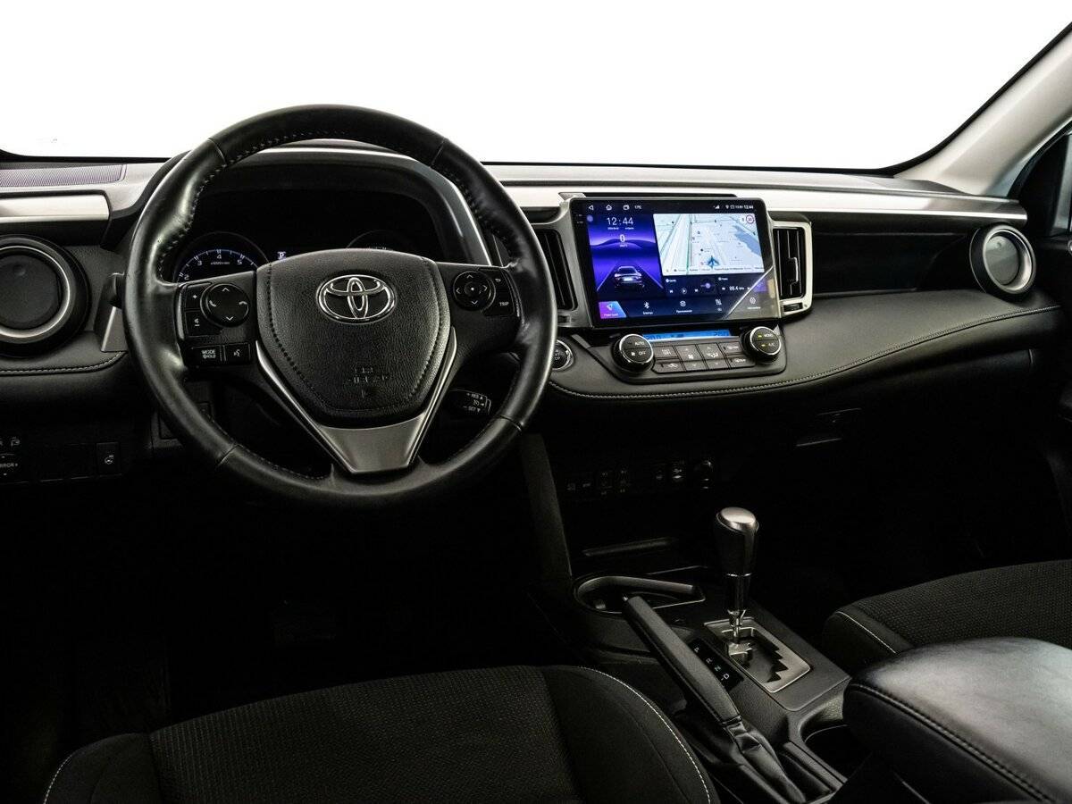 Toyota RAV4 с пробегом — 2018 год. Фото: #8