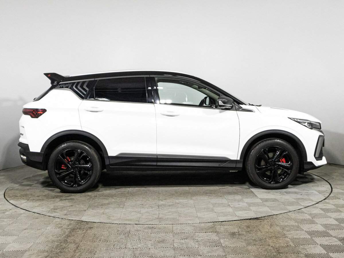 Geely Coolray с пробегом — 2023 год. Фото: #3