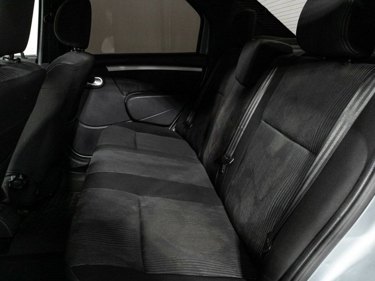 Renault Logan с пробегом — 2012 год. Фото: #9