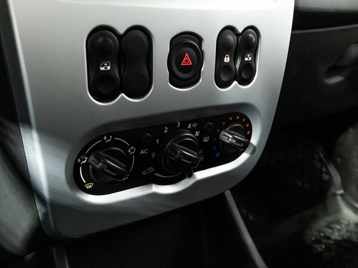 Renault Logan с пробегом — 2012 год. Фото: #14