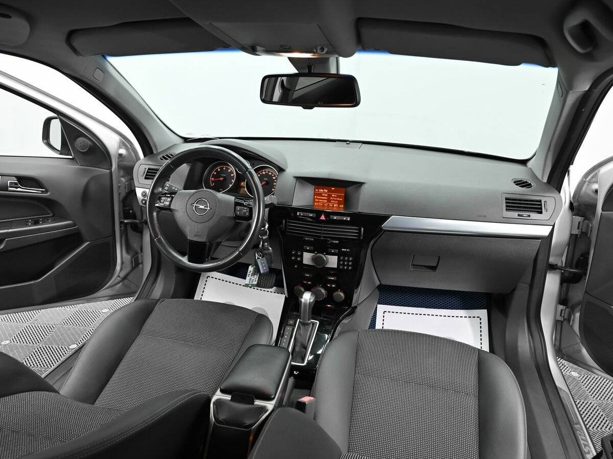 Opel Astra с пробегом — 2012 год. Фото: #10