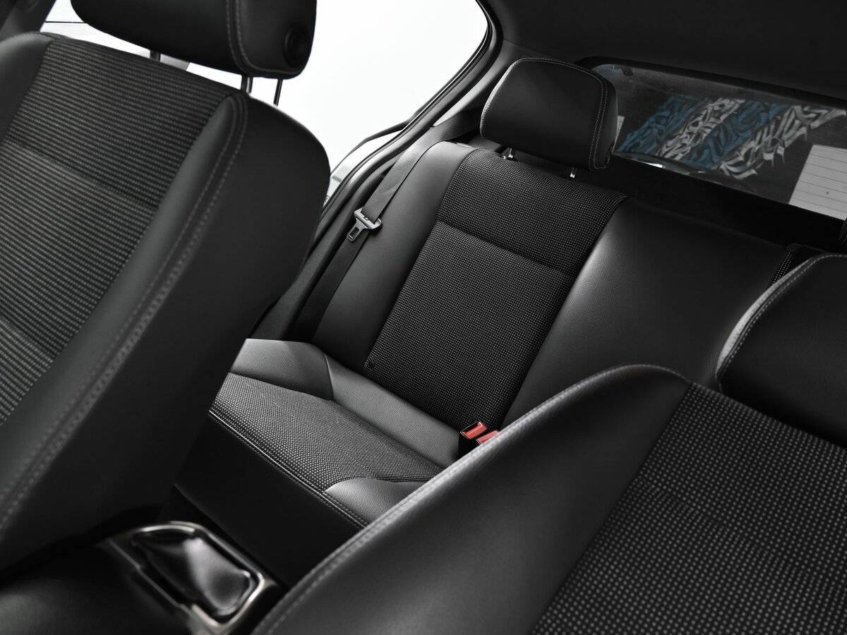 Opel Astra с пробегом — 2012 год. Фото: #11