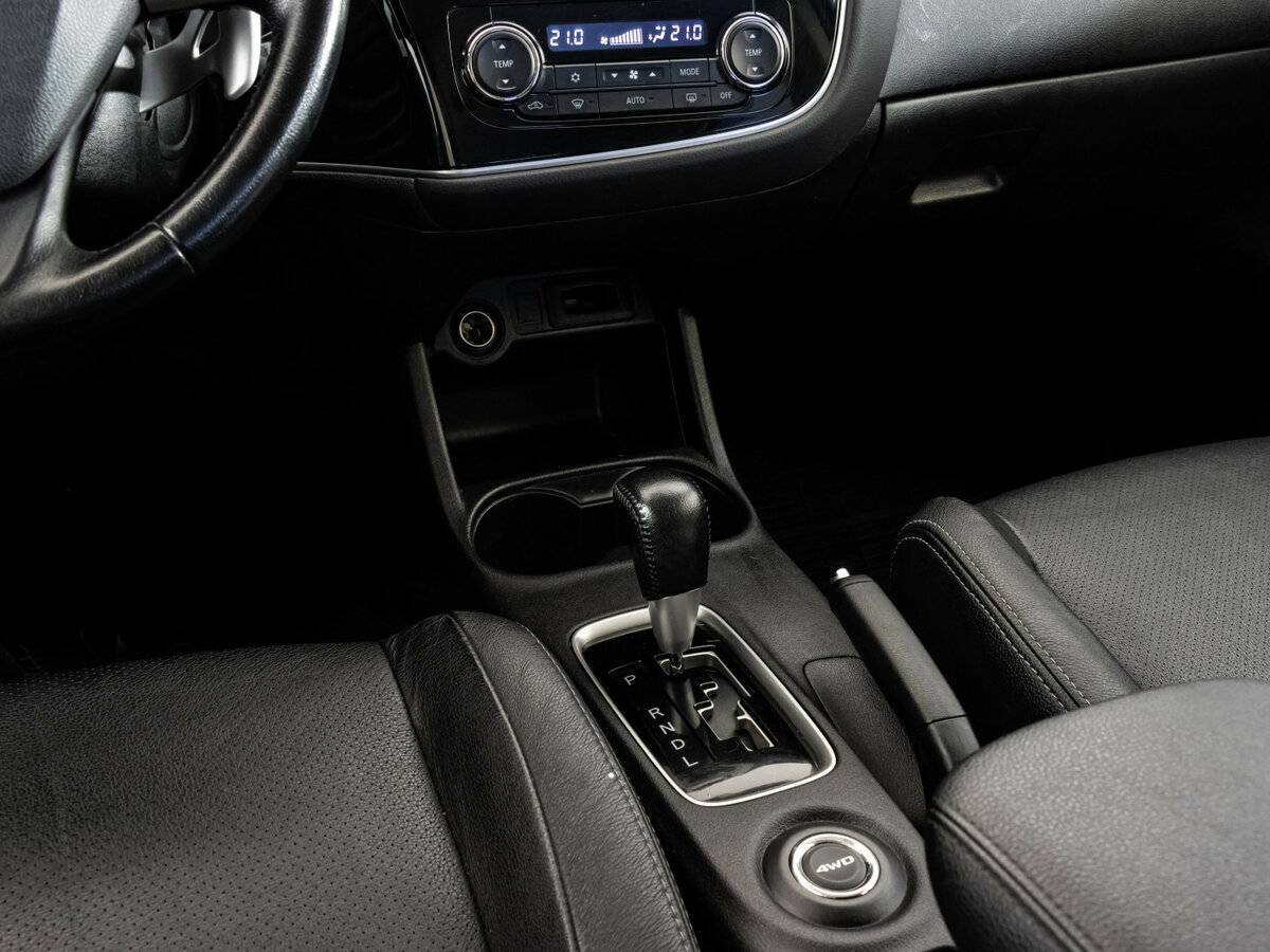 Mitsubishi Outlander с пробегом — 2014 год. Фото: #9
