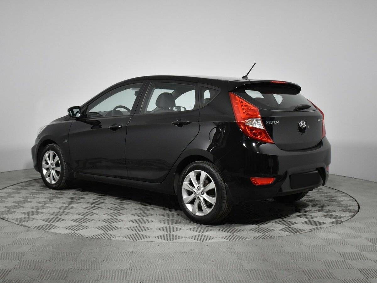 Hyundai Solaris с пробегом — 2012 год. Фото: #6