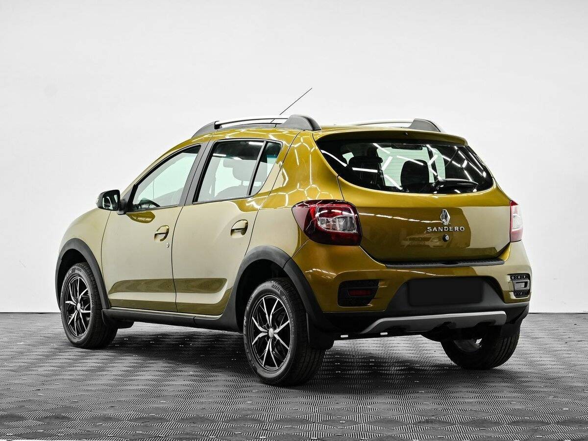 Renault Sandero с пробегом — 2016 год. Фото: #2