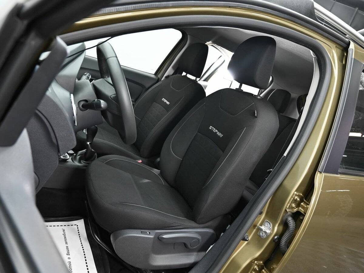 Renault Sandero с пробегом — 2016 год. Фото: #5