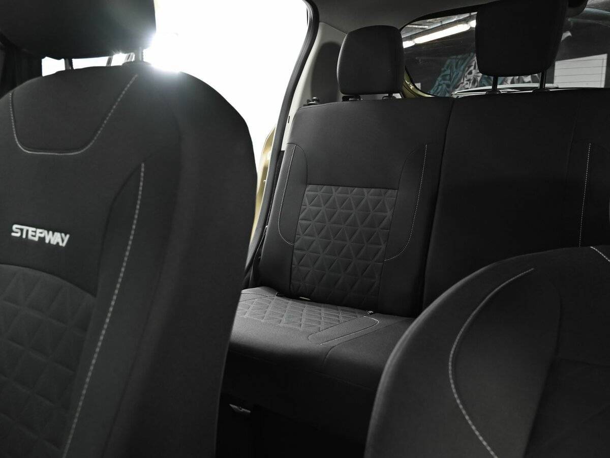 Renault Sandero с пробегом — 2016 год. Фото: #11