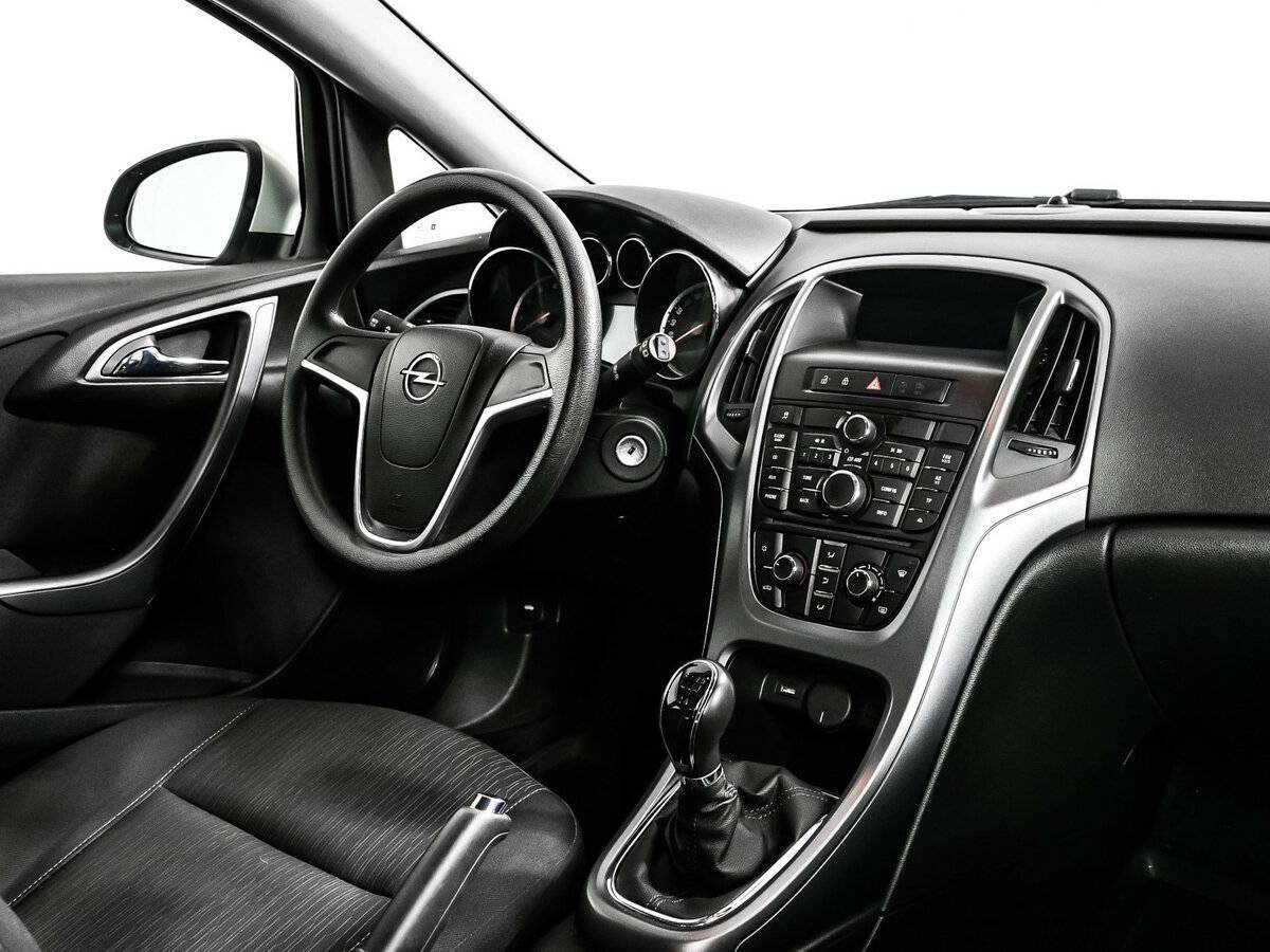 Opel Astra с пробегом — 2013 год. Фото: #8