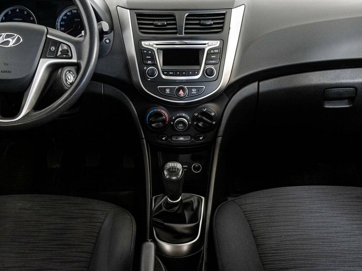 Hyundai Solaris с пробегом — 2015 год. Фото: #8