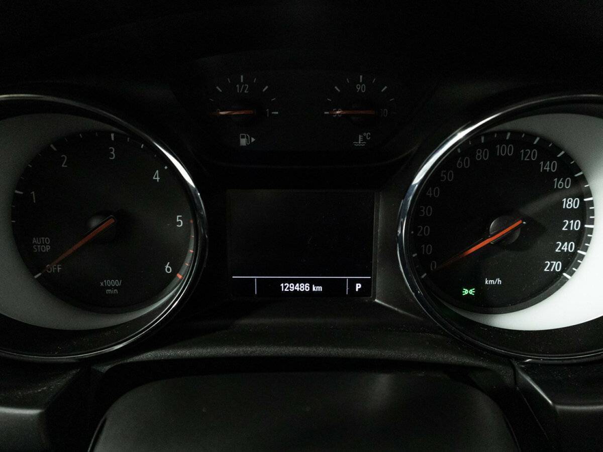 Opel Astra с пробегом — 2019 год. Фото: #11