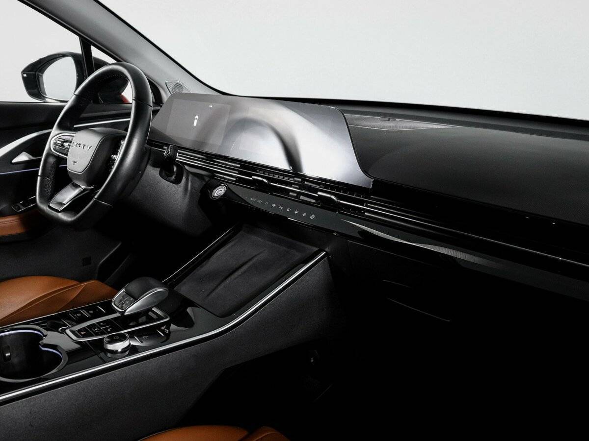 OMODA C5 с пробегом — 2023 год. Фото: #8