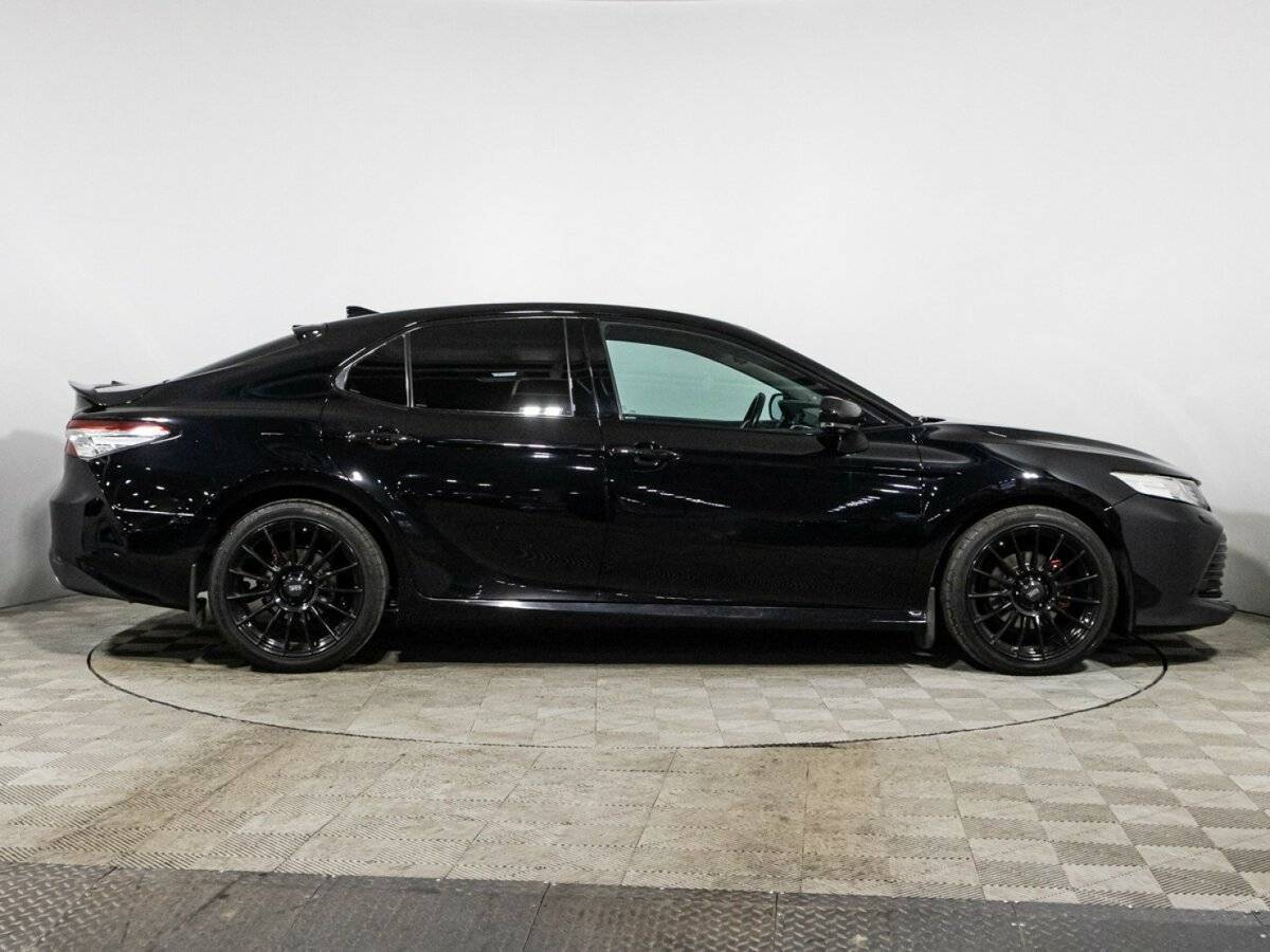 Toyota Camry с пробегом — 2018 год. Фото: #3