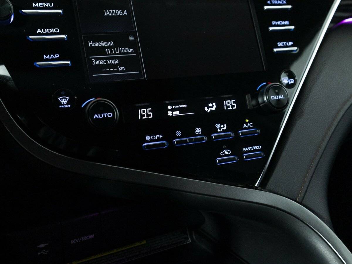 Toyota Camry с пробегом — 2018 год. Фото: #16