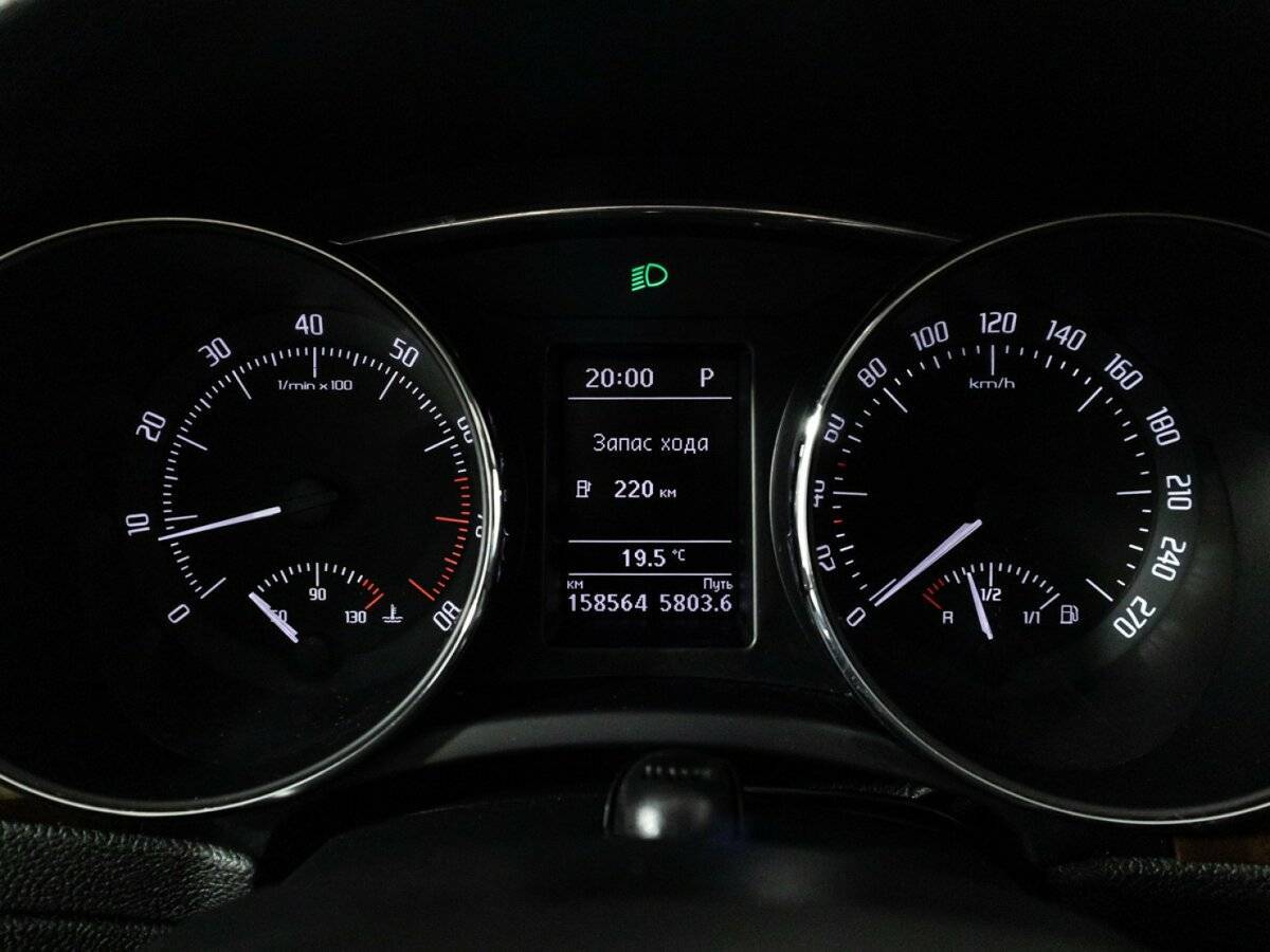 Skoda Superb с пробегом — 2013 год. Фото: #11