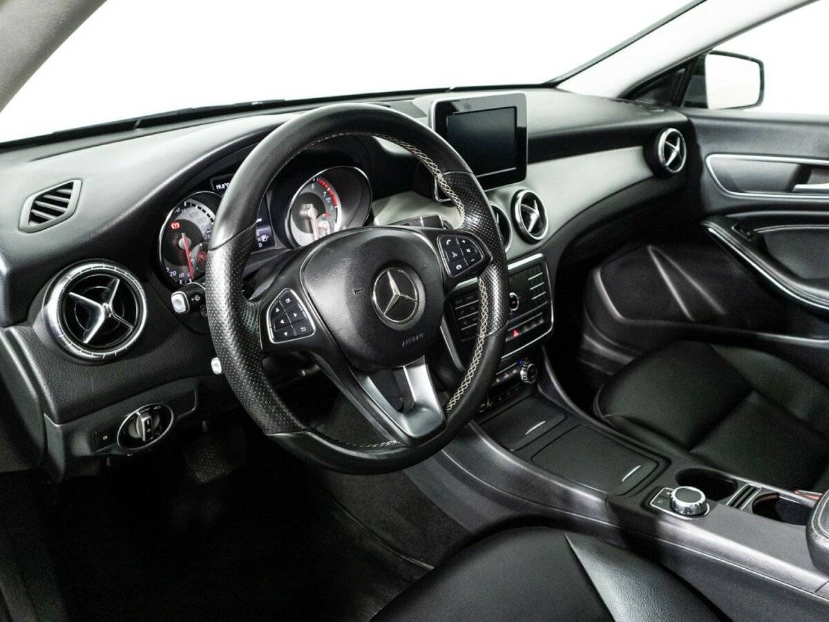Mercedes-Benz CLA с пробегом — 2015 год. Фото: #10