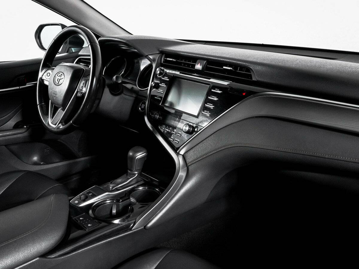 Toyota Camry с пробегом — 2018 год. Фото: #8