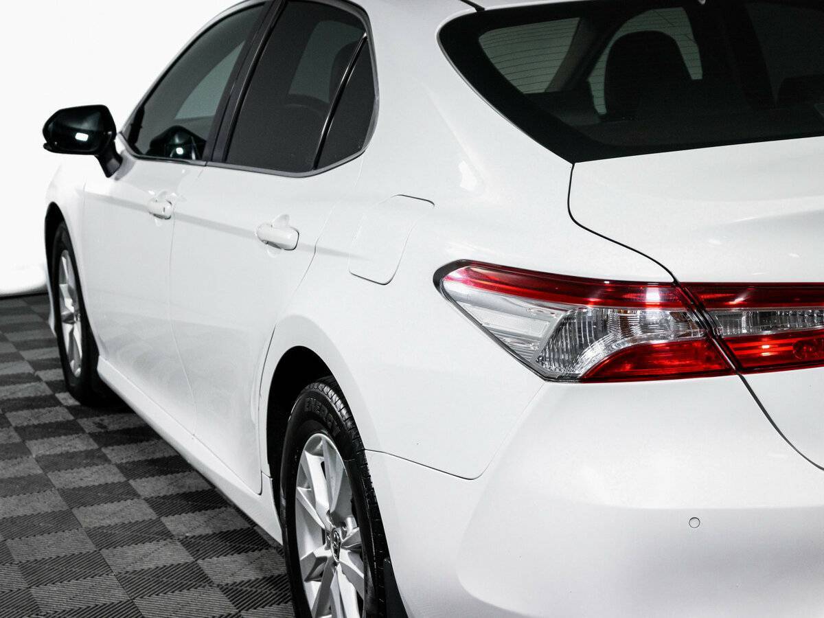 Toyota Camry с пробегом — 2018 год. Фото: #17