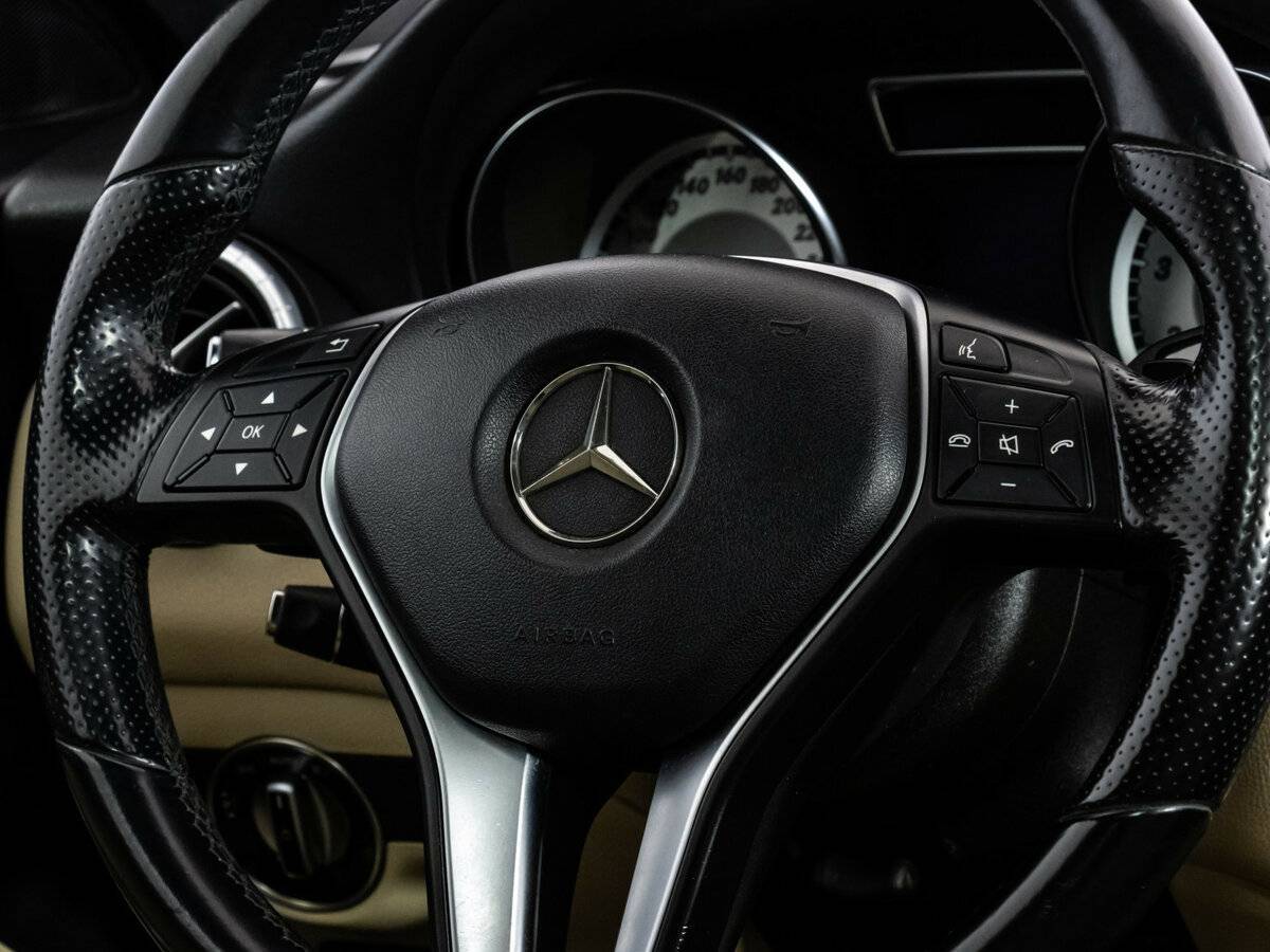 Mercedes-Benz CLA с пробегом — 2013 год. Фото: #10