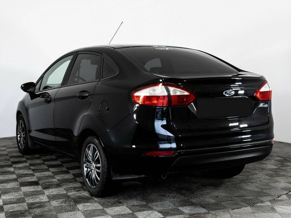 Ford Fiesta с пробегом — 2015 год. Фото: #5