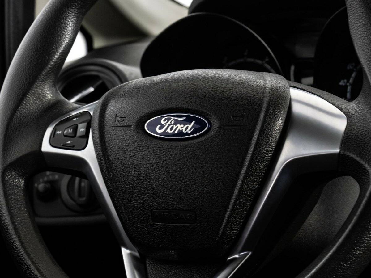 Ford Fiesta с пробегом — 2015 год. Фото: #10