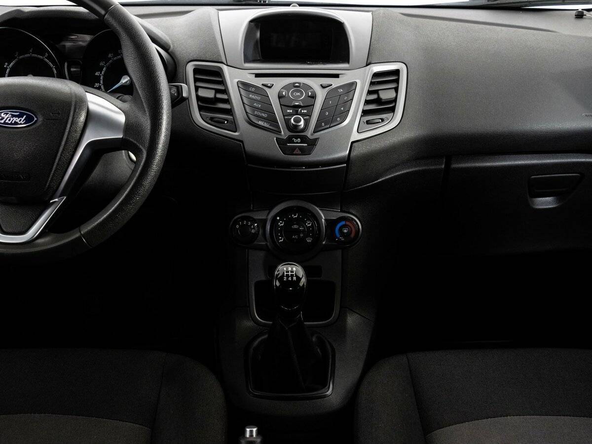 Ford Fiesta с пробегом — 2015 год. Фото: #11