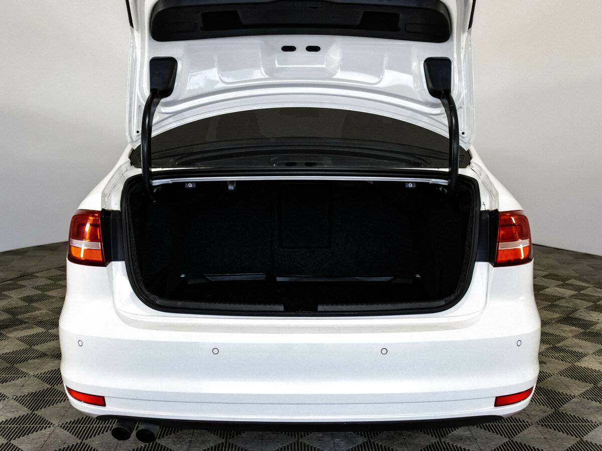 Volkswagen Jetta с пробегом — 2015 год. Фото: #16