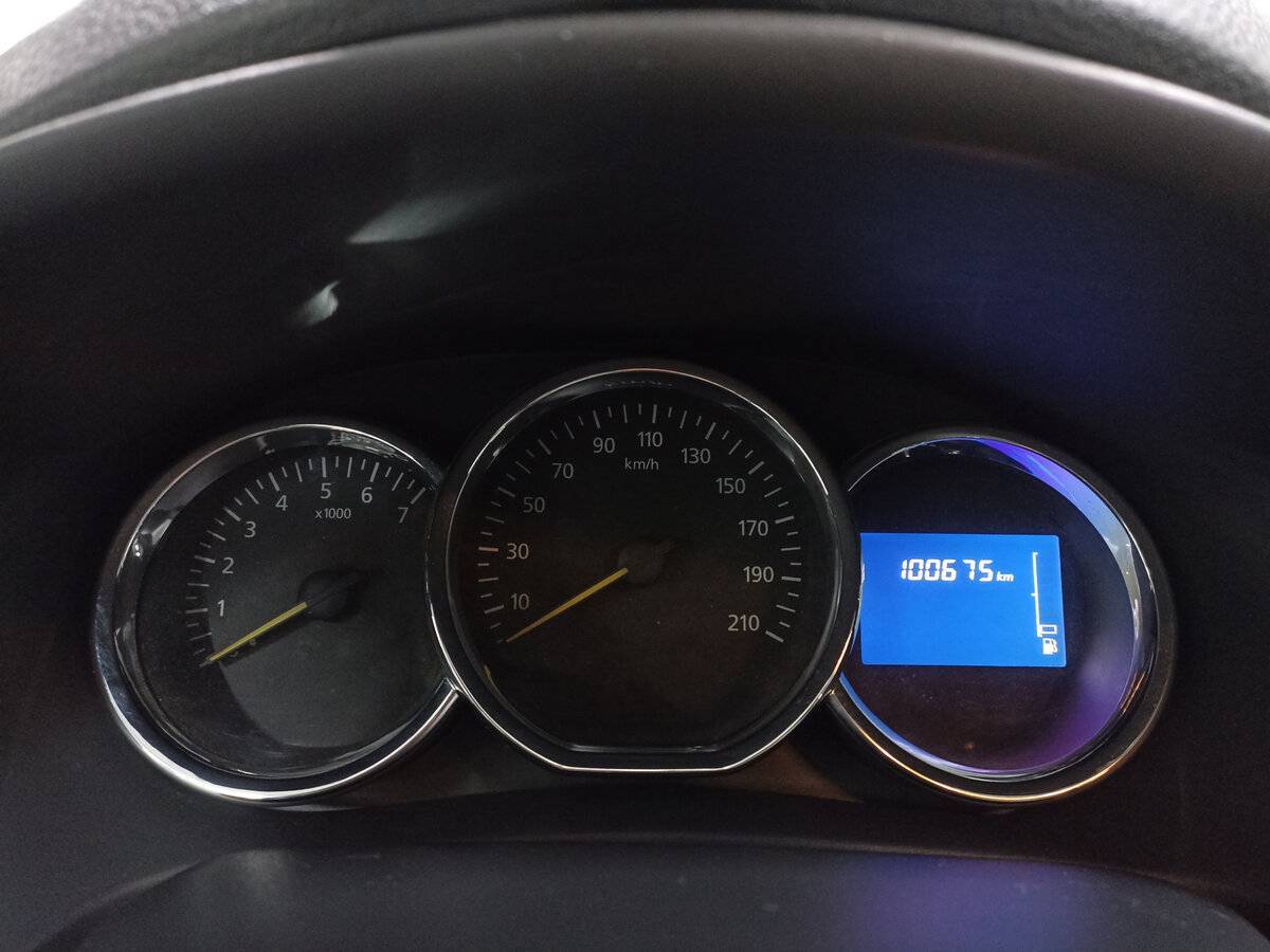 Renault Logan с пробегом — 2017 год. Фото: #12