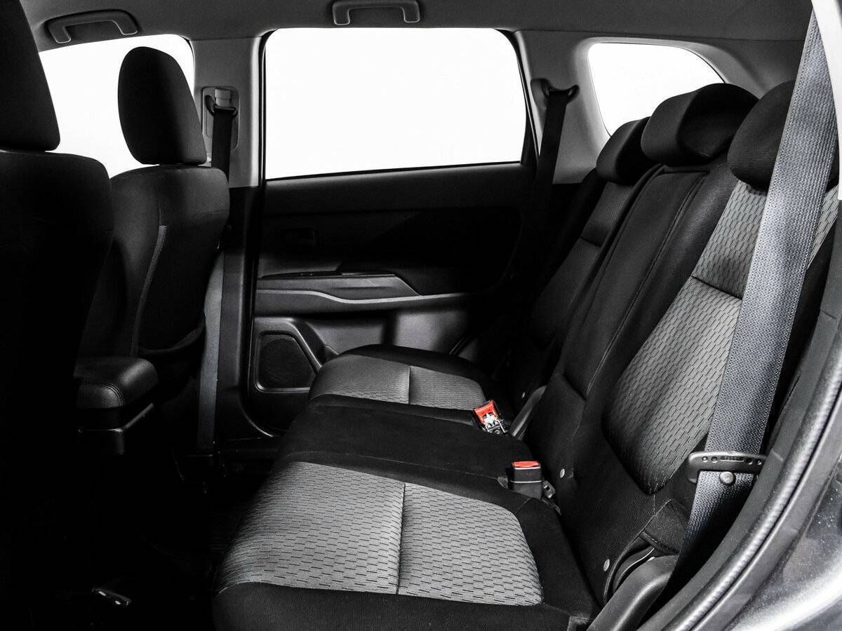 Mitsubishi Outlander с пробегом — 2015 год. Фото: #11