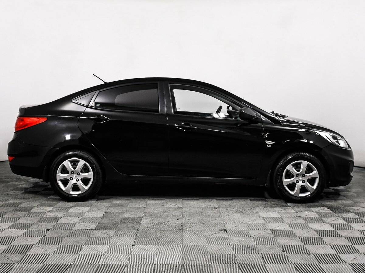 Hyundai Solaris с пробегом — 2012 год. Фото: #3