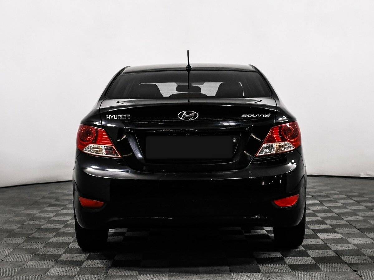 Hyundai Solaris с пробегом — 2012 год. Фото: #5