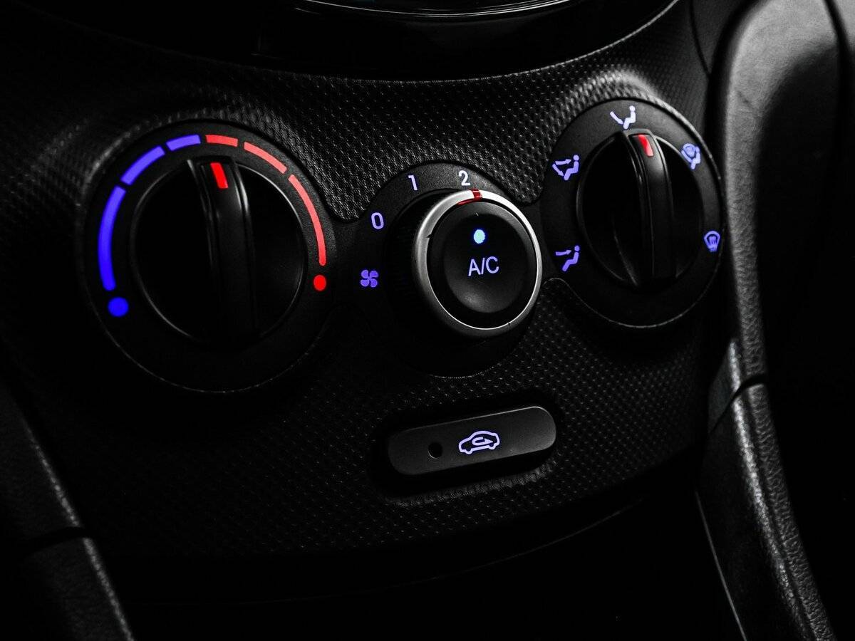 Hyundai Solaris с пробегом — 2012 год. Фото: #13