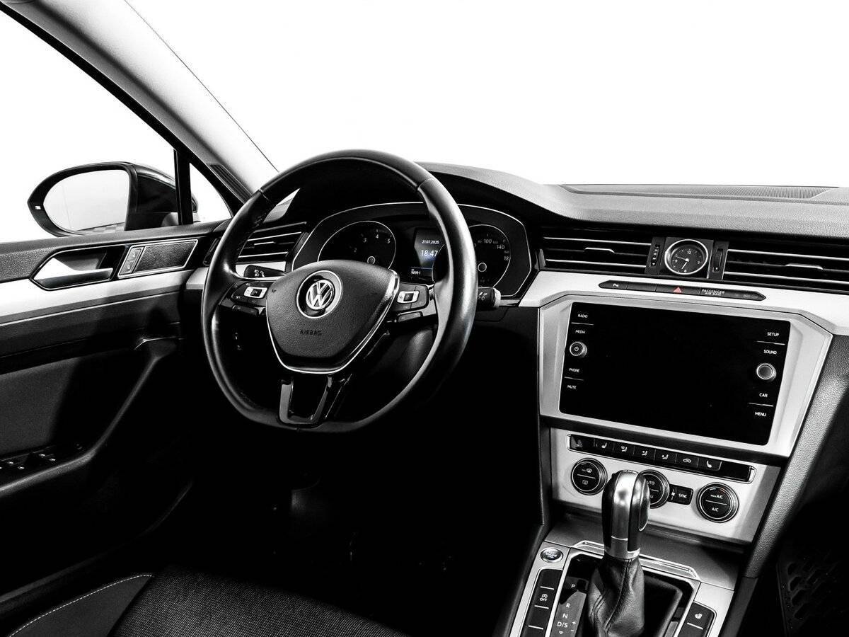 Volkswagen Passat с пробегом — 2018 год. Фото: #8