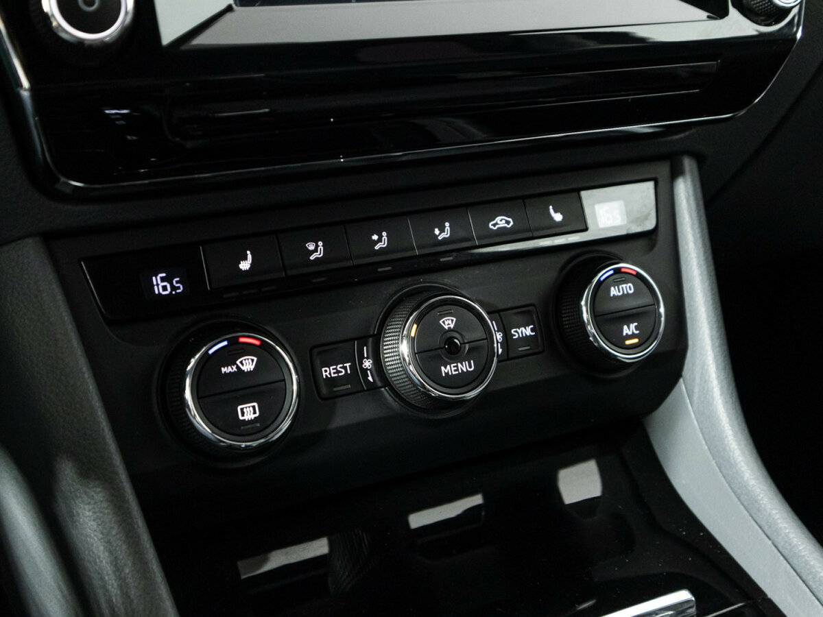 Skoda Superb с пробегом — 2015 год. Фото: #17