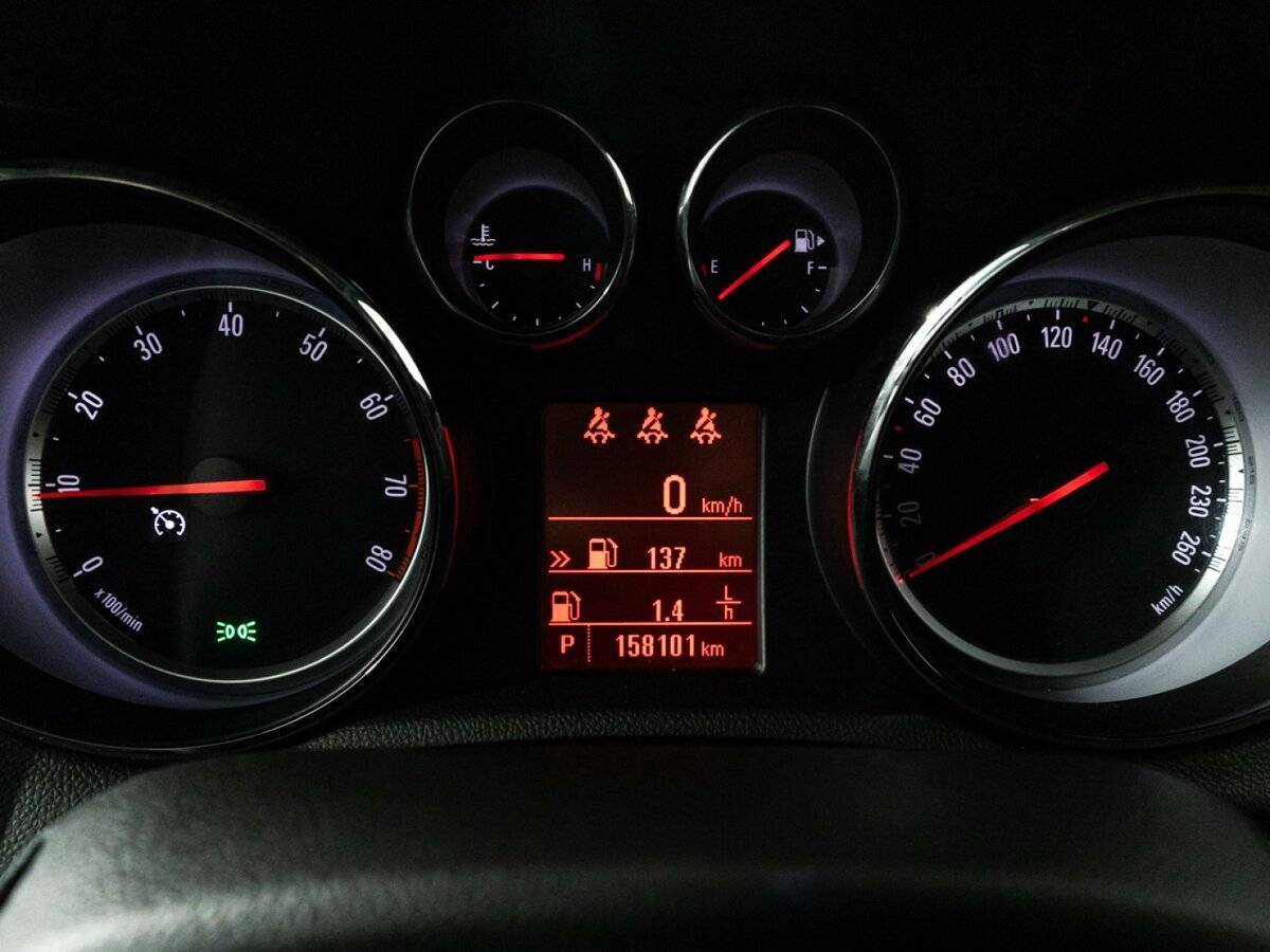 Opel Mokka с пробегом — 2012 год. Фото: #11