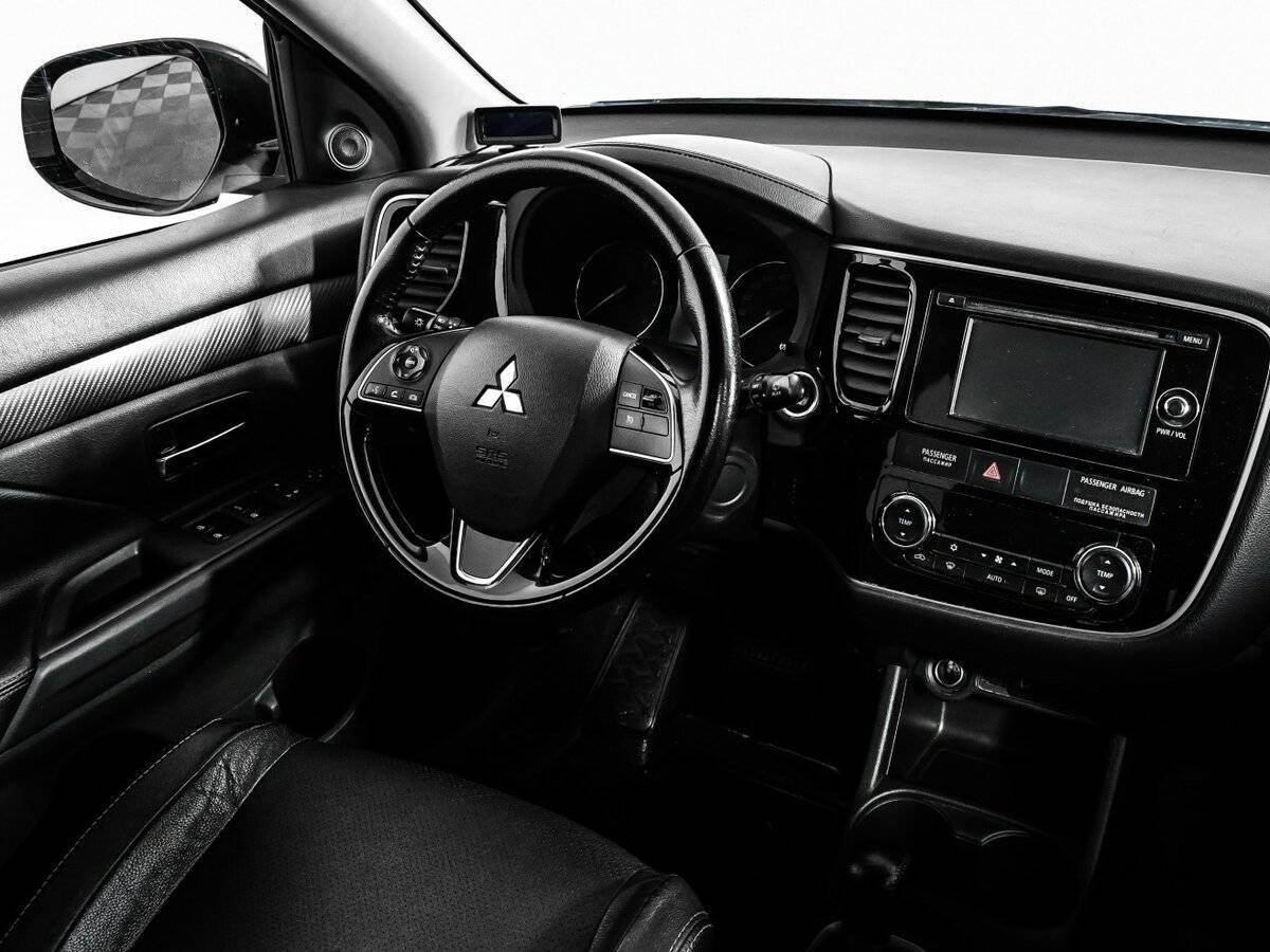 Mitsubishi Outlander с пробегом — 2015 год. Фото: #8