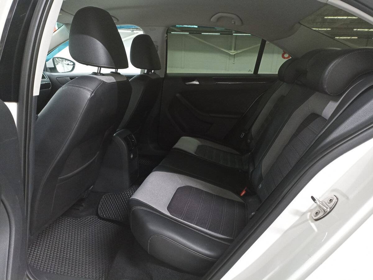 Volkswagen Jetta с пробегом — 2015 год. Фото: #11