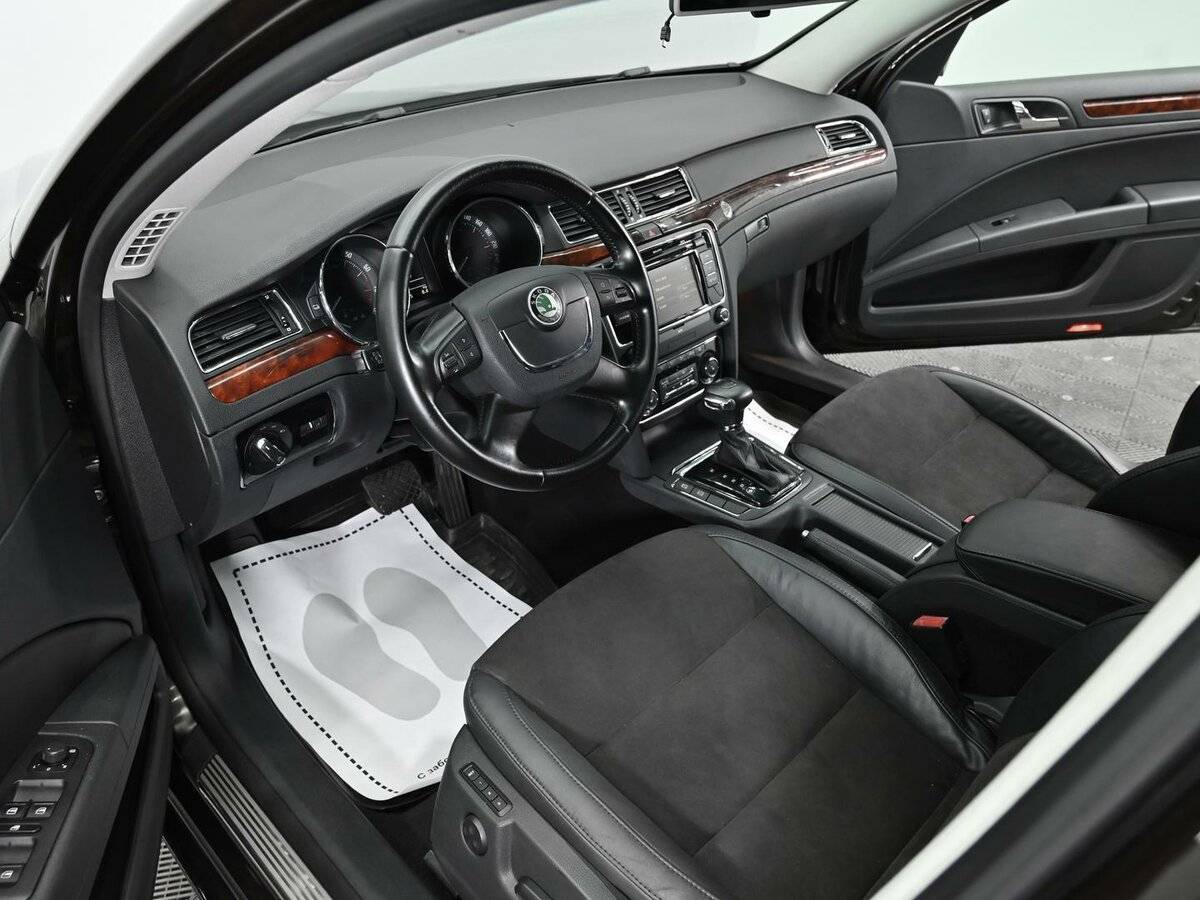 Skoda Superb с пробегом — 2012 год. Фото: #6