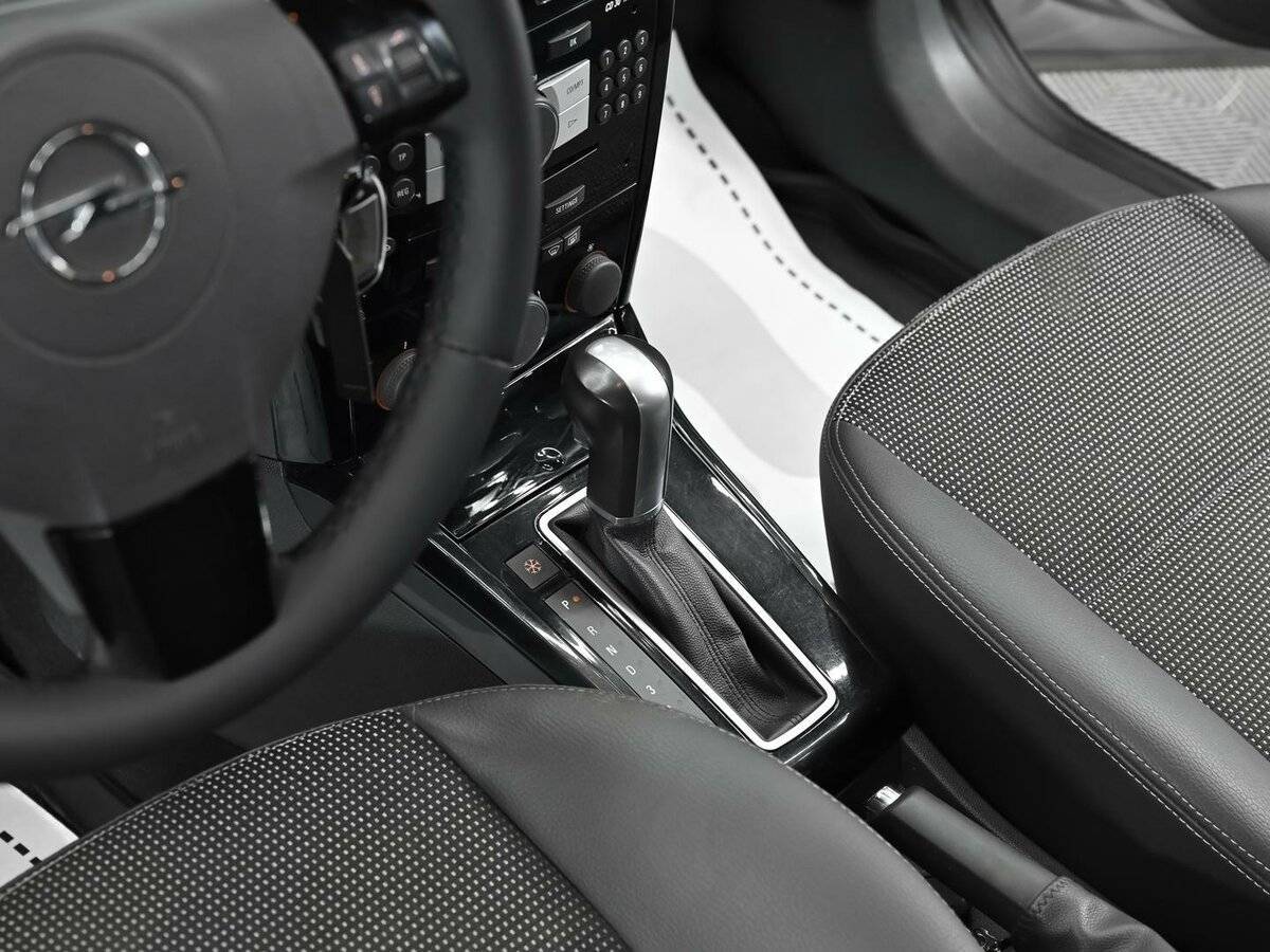 Opel Astra с пробегом — 2012 год. Фото: #9