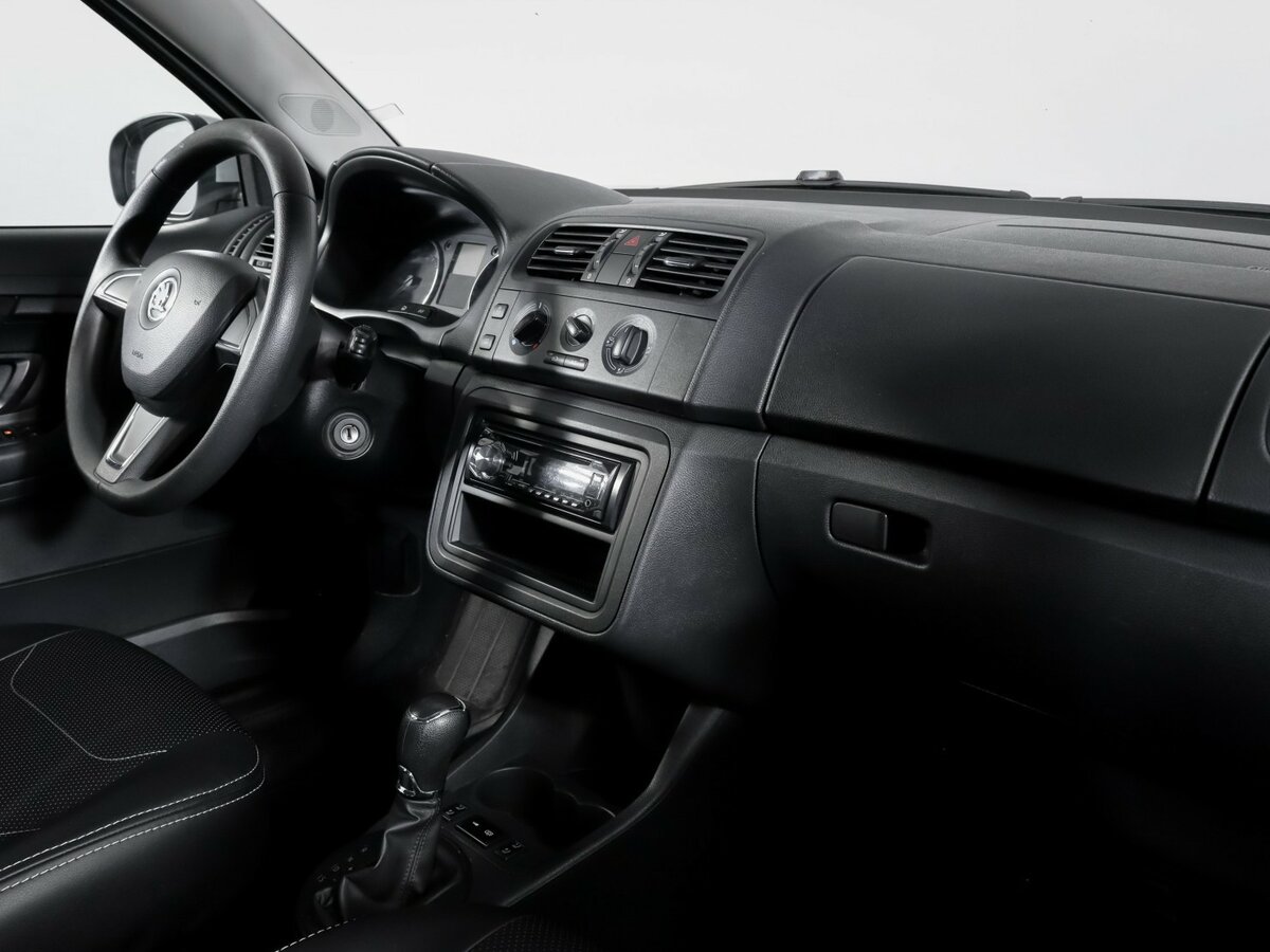 Skoda Fabia с пробегом — 2014 год. Фото: #6