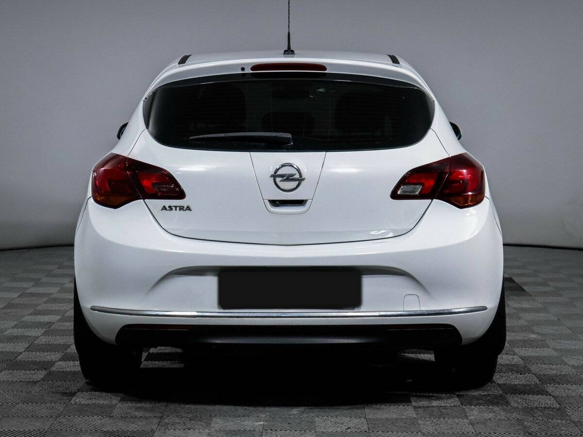 Opel Astra с пробегом — 2014 год. Фото: #4