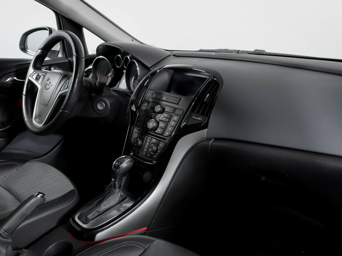Opel Astra с пробегом — 2014 год. Фото: #6